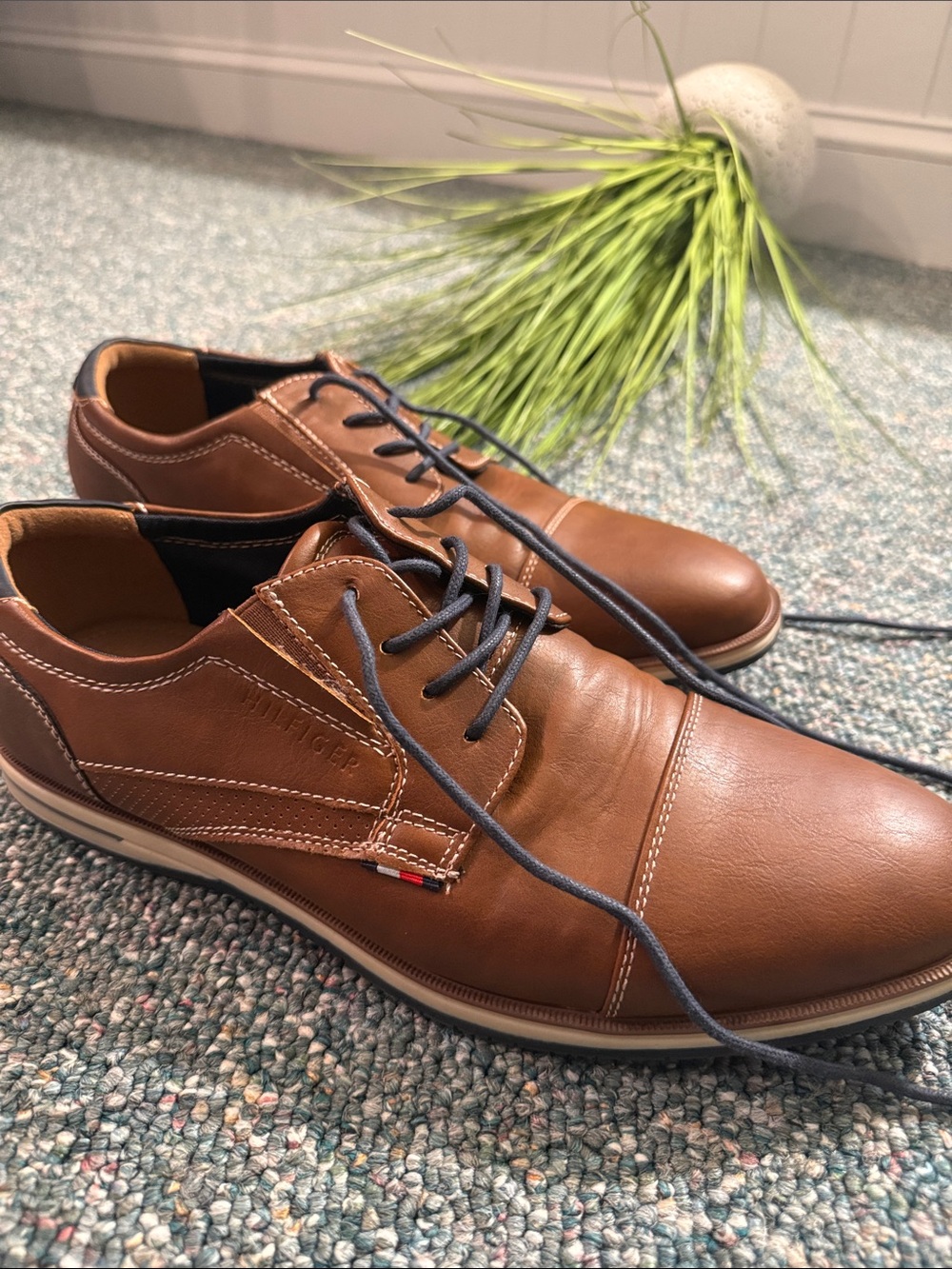 Tommy Hilfiger Men’s Tan Brown Leather Lace-Up Oxford Shoes
